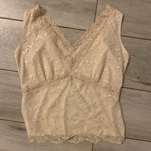 Double V sleeveless lace blouse